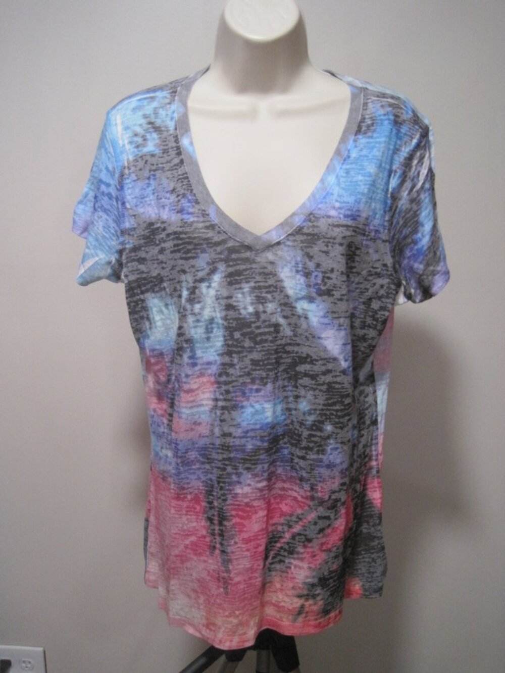 CURRANTS MultiColor Womens Size Large Top Short Sleeve Cotton V-Neck Tee Shirt
